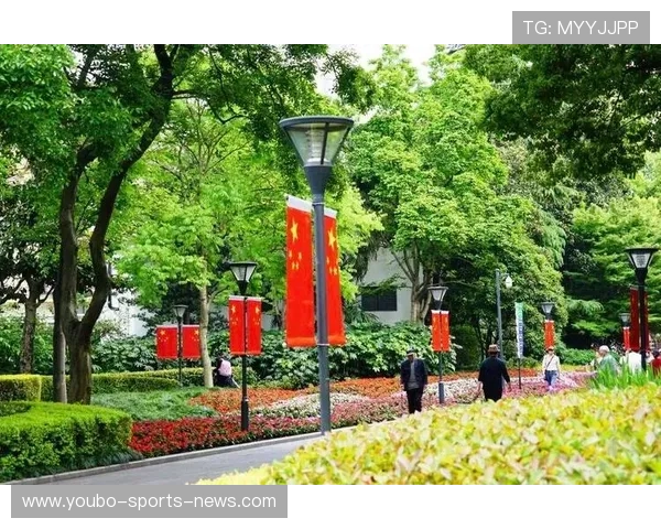 金奖花坛绽放五一节日盛景城市美丽风光吸引游人驻足欣赏